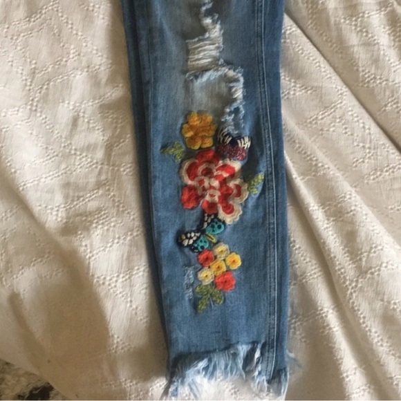 Zara Blue Floral Embroidered Cropped Jeans - Picture 2 of 4